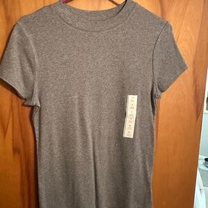Gray short sleeve tee